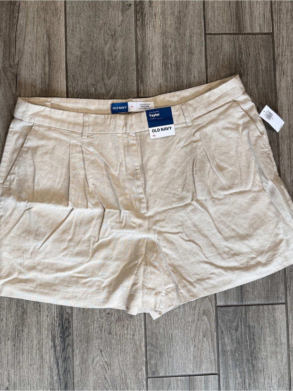 Old Navy Taylor Women's Shorts in Light Taupe